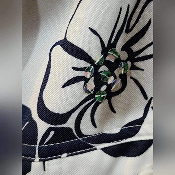 Alfred Dunner white jacket with navy blue floral design and sequin embellishment - Picture 4 of 6